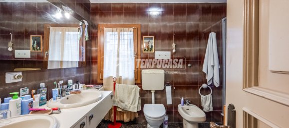 4 rooms House in Modena, Italy No. 75709 17