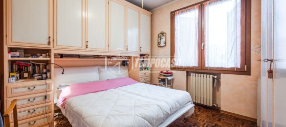 4 rooms House in Modena, Italy No. 75709 31