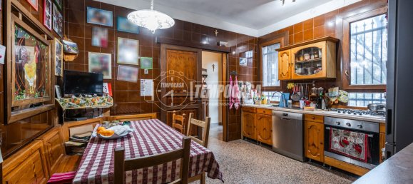 4 rooms House in Modena, Italy No. 75709 48