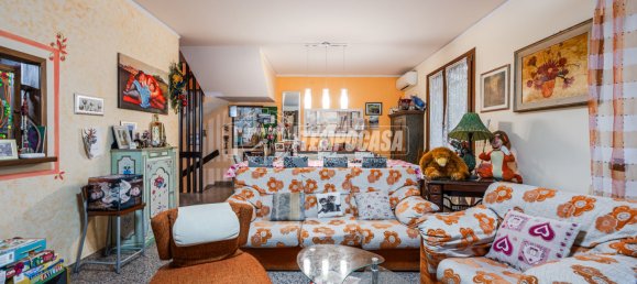 4 rooms House in Modena, Italy No. 75709 23