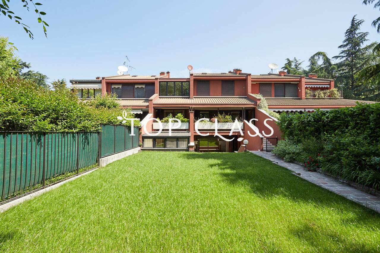 2 bedrooms Villa in Basiglio, Italy No. 143970