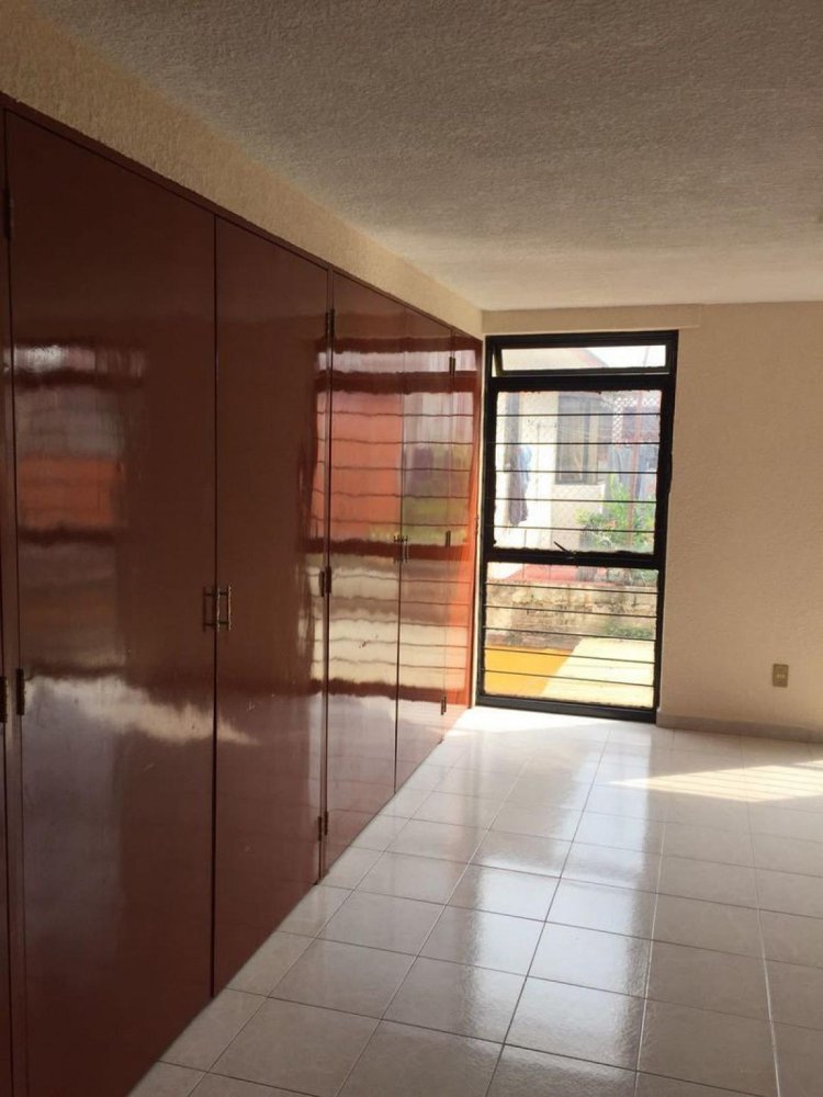 4 bedrooms House in Naucalpan de Juarez, Mexico No. 226550