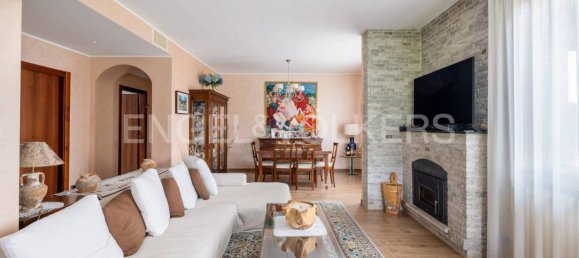 4 bedrooms Villa in Ispra, Italy No. 295849 10