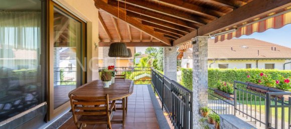 4 bedrooms Villa in Ispra, Italy No. 295849 8