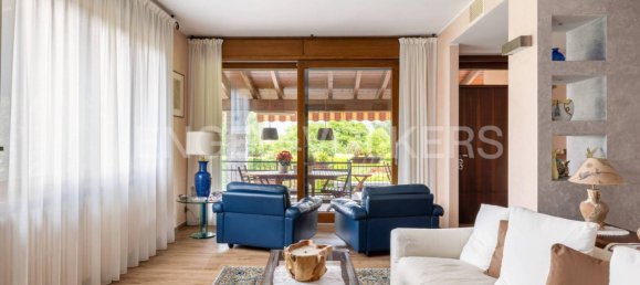 4 bedrooms Villa in Ispra, Italy No. 295849 9