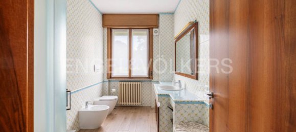 4 bedrooms Villa in Ispra, Italy No. 295849 14