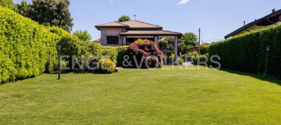 4 bedrooms Villa in Ispra, Italy No. 295849 2
