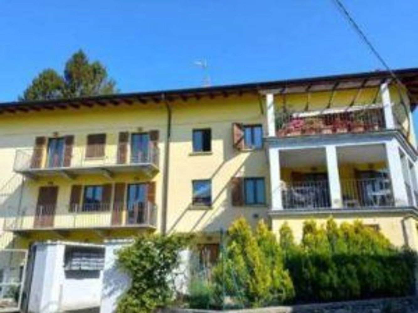 3 rooms Duplex in Luino, Italy No. 12943