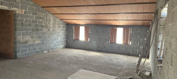 Дуплекс с 2 комнатами в Роккамориче, Италия № 76818 3