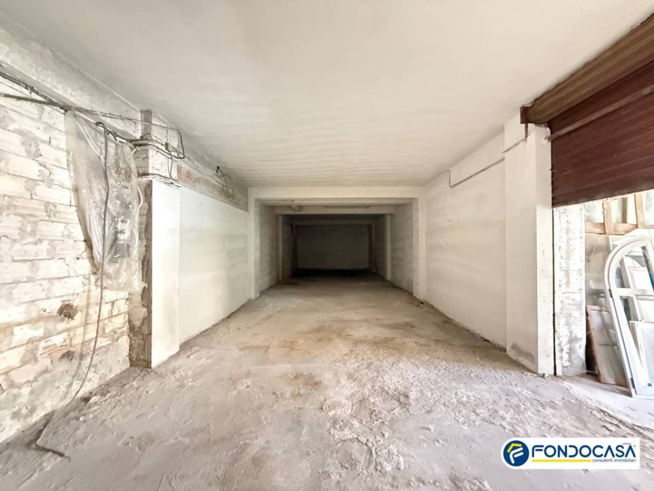 85m² Warehouse in Loano, Italy No. 293781