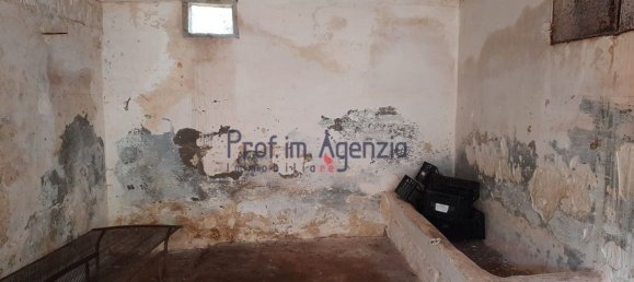 Дом с 10 комнатами в Челье Мессапика, Италия № 81706 14