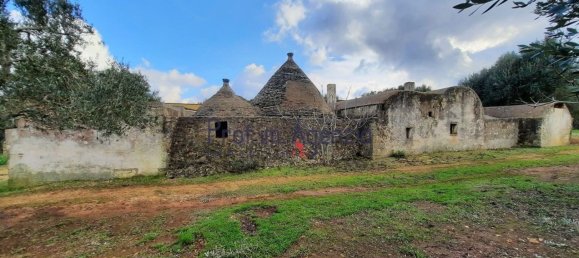 Дом с 10 комнатами в Челье Мессапика, Италия № 81706 4