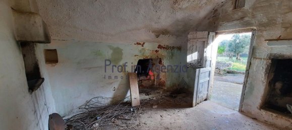 Дом с 10 комнатами в Челье Мессапика, Италия № 81706 8