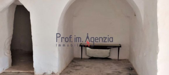 Дом с 10 комнатами в Челье Мессапика, Италия № 81706 12