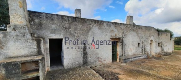 Дом с 10 комнатами в Челье Мессапика, Италия № 81706 3