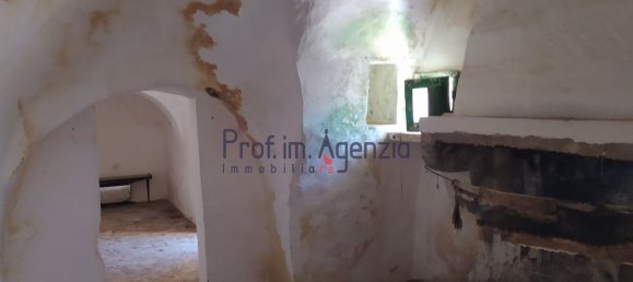 Дом с 10 комнатами в Челье Мессапика, Италия № 81706 2