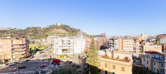 Пентхаус с 2 спальнями в Рим, Италия № 202209 28