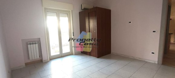 4 rooms Apartment in Fiumefreddo di Sicilia, Italy No. 81117 9