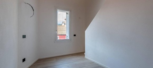 Дуплекс с 4 комнатами в Мало, Италия № 37272 32