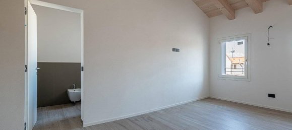 Дуплекс с 4 комнатами в Мало, Италия № 37272 6