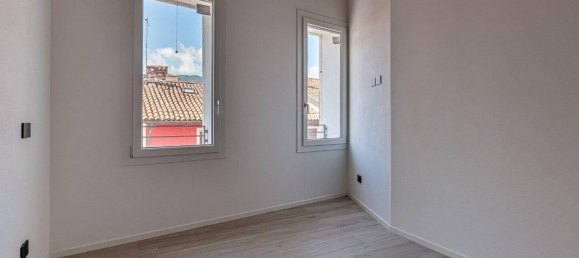 Дуплекс с 4 комнатами в Мало, Италия № 37272 9