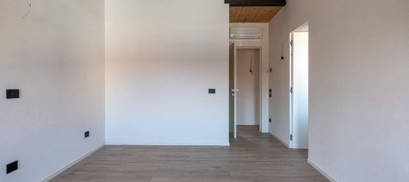 Дуплекс с 4 комнатами в Мало, Италия № 37272 8