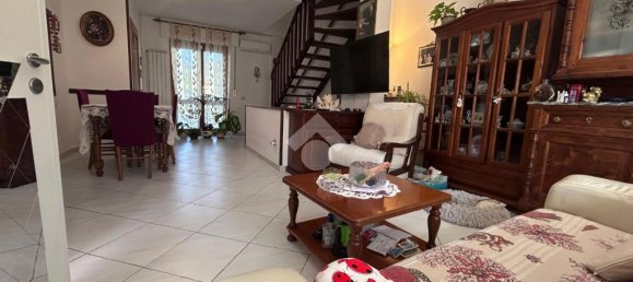 2 bedrooms House in Sarzana, Italy No. 353049 2