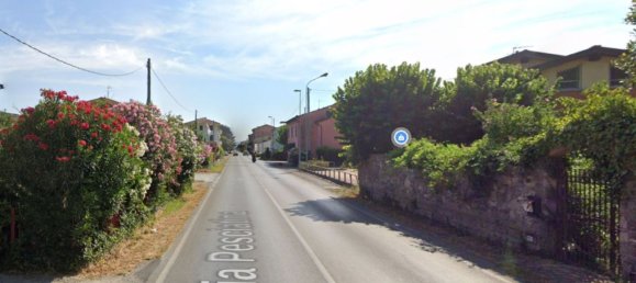 7 rooms Apartment in Lucca, Italy No. 197012 2