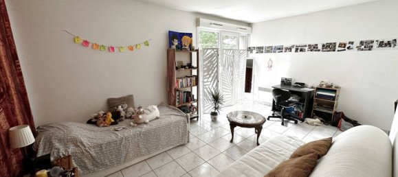 Estudio en Tours, France No. 91442 2