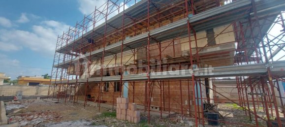 Apartamento de 3 dormitorios en Pulsano, Italy No. 145088 3