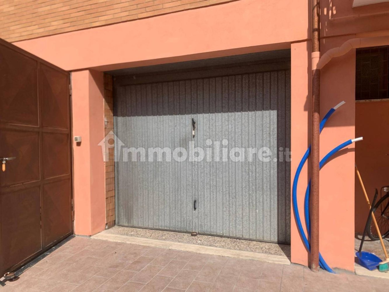 40m² Garage in Rome, Italy No. 278009