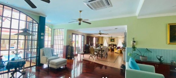 5 bedrooms Villa in Pattaya, Thailand No. 23657 2