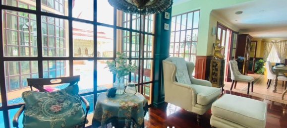 5 bedrooms Villa in Pattaya, Thailand No. 23657 3