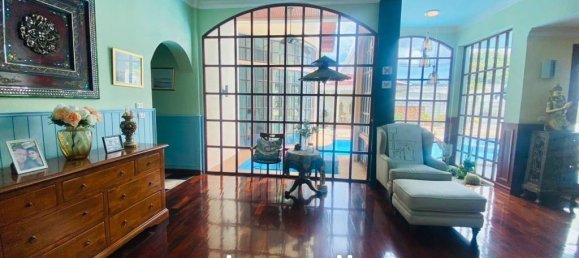 5 bedrooms Villa in Pattaya, Thailand No. 23657 5