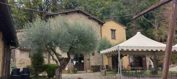 2300m² Commercial property in Città di Castello, Italy No. 75526 4
