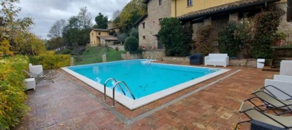 2300m² Commercial property in Città di Castello, Italy No. 75526 8