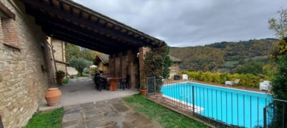 2300m² Commercial property in Città di Castello, Italy No. 75526 6