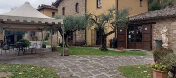 2300m² Commercial property in Città di Castello, Italy No. 75526 5