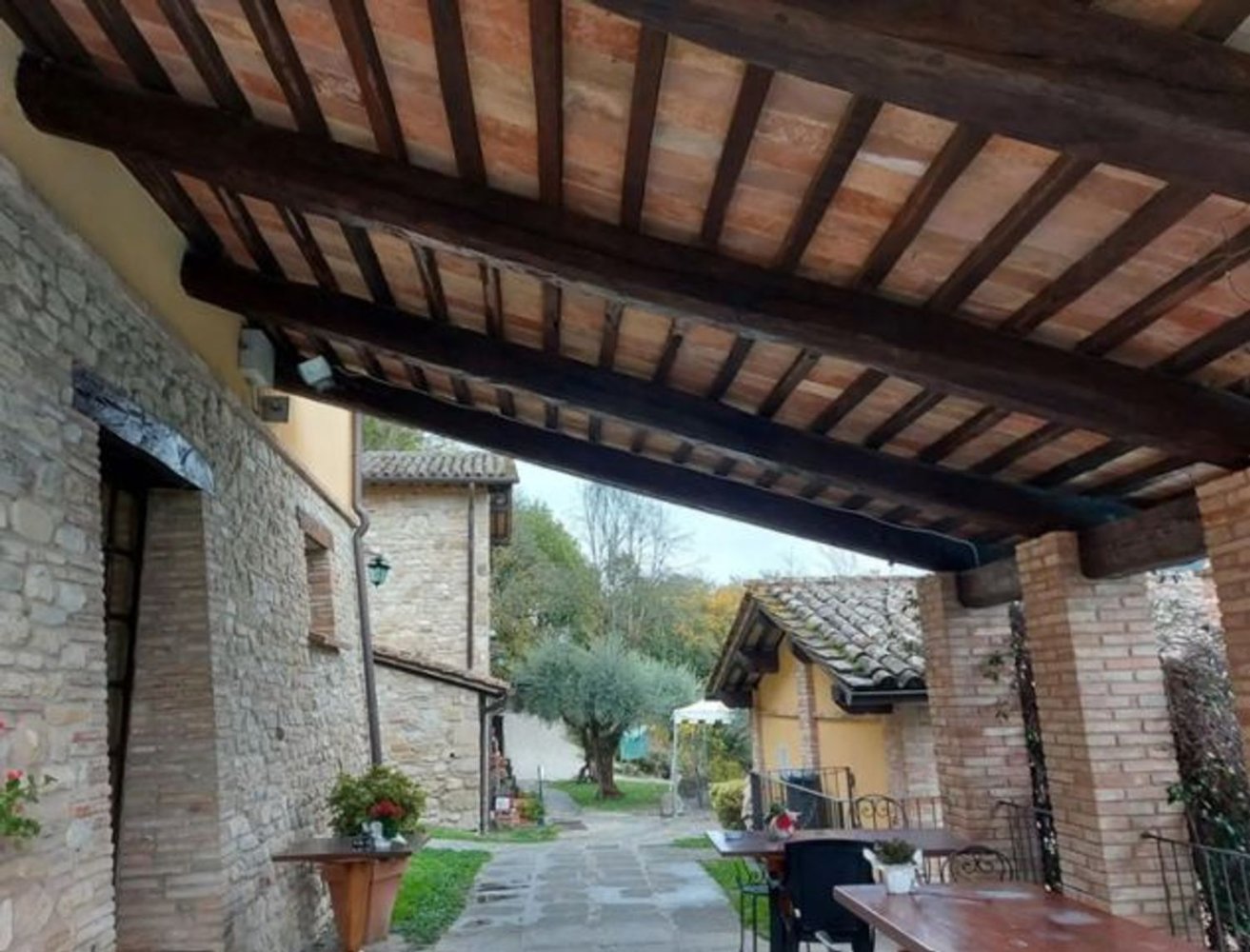 2300m² Commercial property in Città di Castello, Italy No. 75526