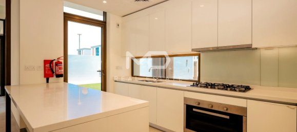 3 bedrooms Townhouse in Abu Dhabi, UAE No. 47572 6