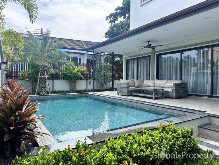 4 chambres house à vendre à Pattaya, Chonburi, Eastern Thailand, Thailand № 70676