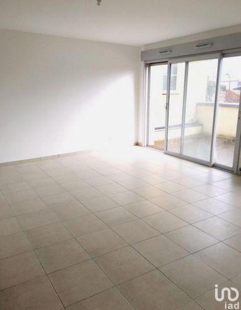 Condominio de 4 dormitorios en Niort, France No. 28597