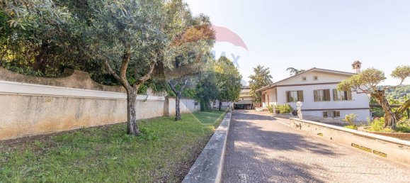 3 bedrooms Villa in Gallicano nel Lazio, Italy No. 352692 2