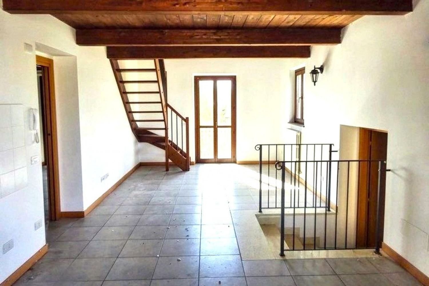 4 rooms Duplex in Monte Roberto, Italy No. 284976