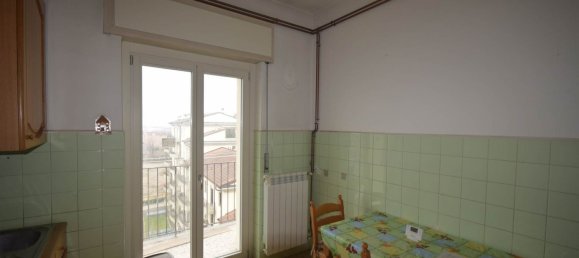 3 rooms Apartment in Piacenza, Italy No. 215274 4