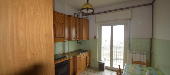 3 rooms Apartment in Piacenza, Italy No. 215274 3