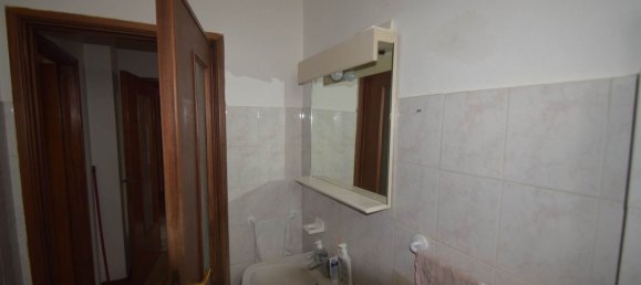3 rooms Apartment in Piacenza, Italy No. 215274 10