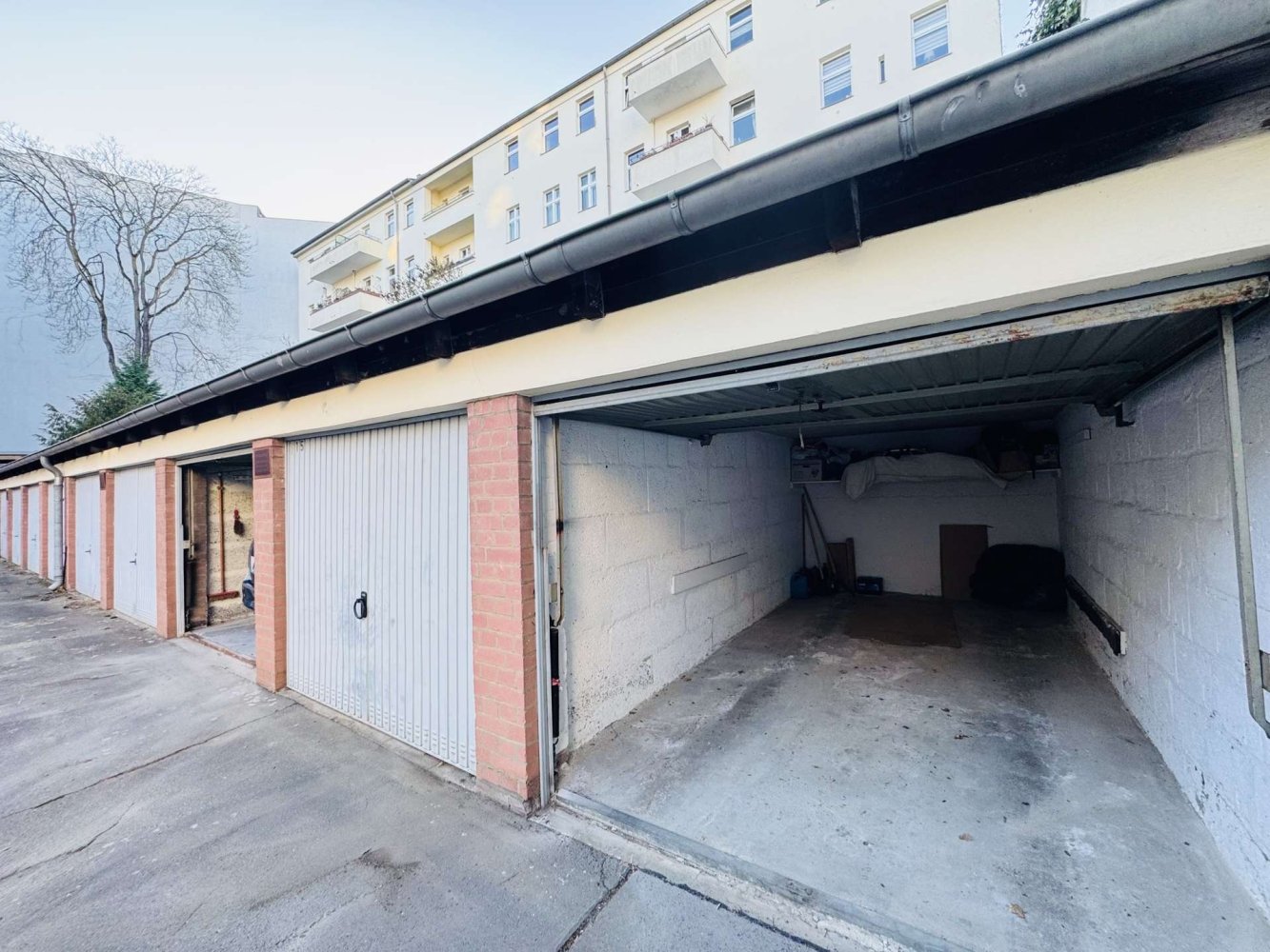  موقف سيارات في Halensee, Germany رقم 313607