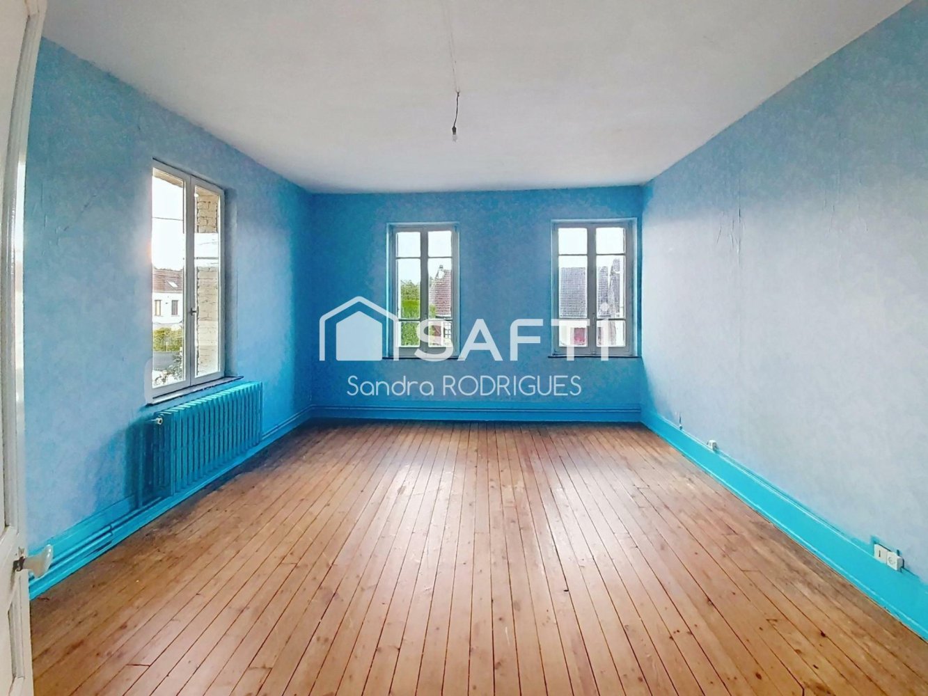 Casa de 3 dormitorios en Danizy, France No. 255654