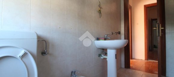 2 Schlafzimmer Wohnung in Bagnolo in Piano, Italy, Nr. 329376 24